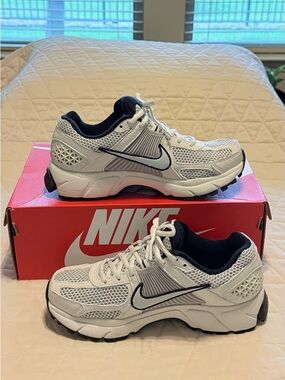 NIKE ZOOM VOMERO 5 WOMEN